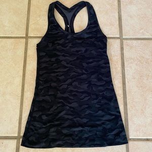 Black camo LULULEMON tank